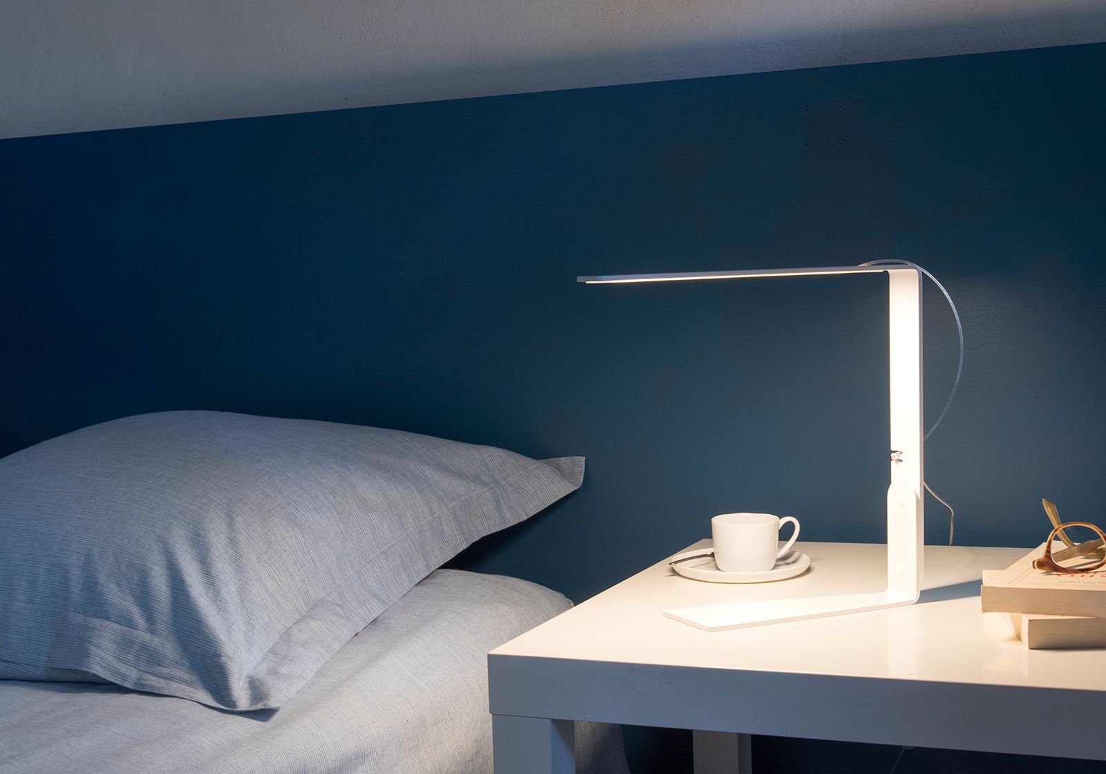 bedside-lamp-teelight-by-teebooks.jpg